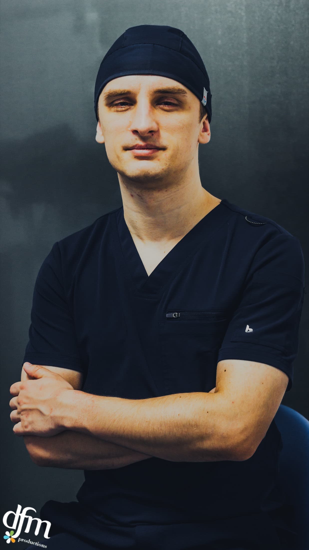 Portret profesional al Dr. Andrei Ciobu în cabinet.