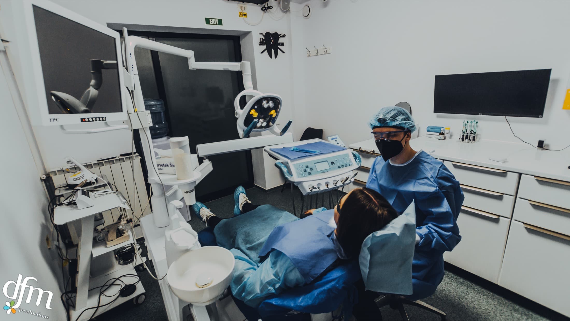 Spațiul de tratament din interiorul cabinetului.